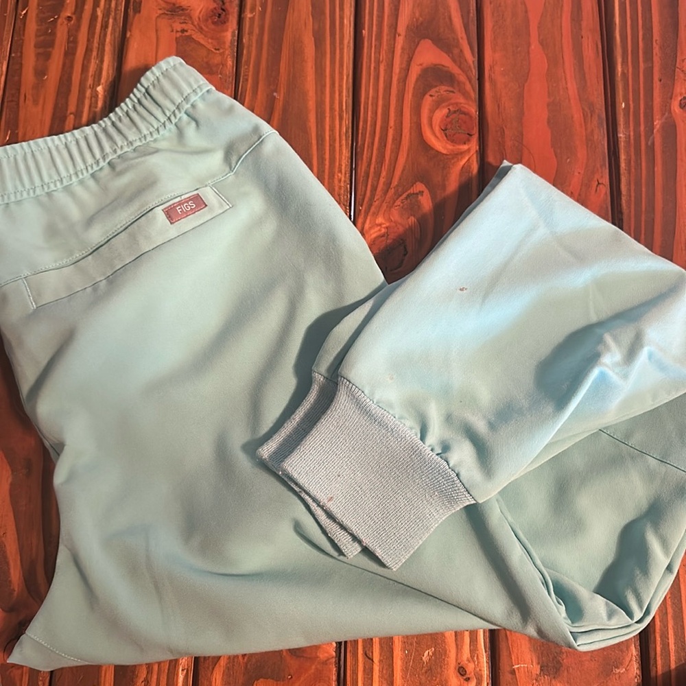 Men’s figs joggers